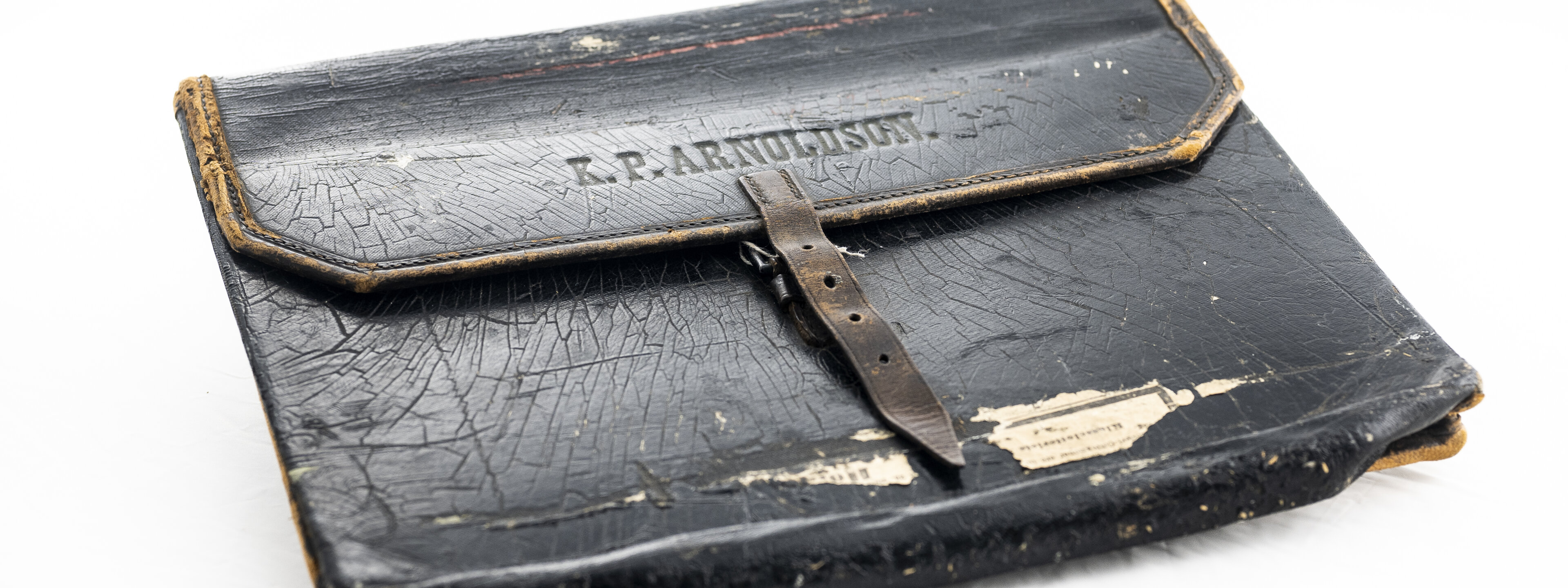 Klas Pontus Arnoldson - Briefcase