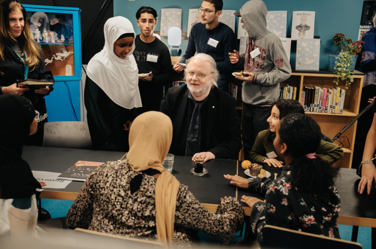 Jon Fosse meeting with school children