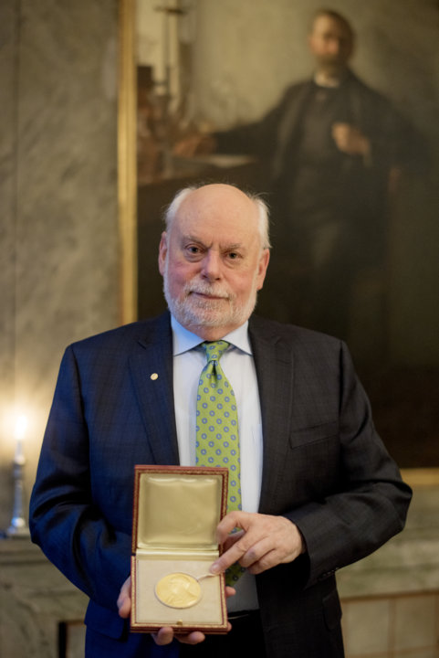 Sir J. Fraser Stoddart showing his Nobel Medal