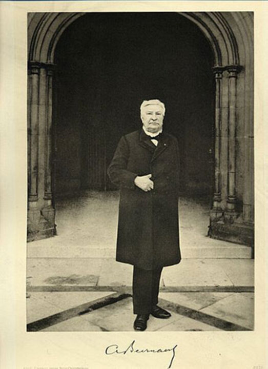 Auguste Beernaert around 1900. Public domain, via Wikimedia Commons.
