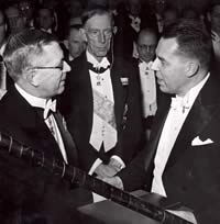 Hench receives medal and diploma