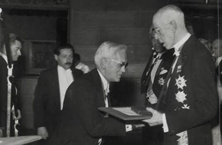 Alexander Fleming receives the Nobel Prize from King Gustaf V of Sweden. Photographer unknown. Public domain, via Wikimedia Commons