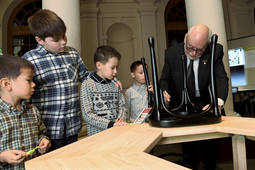 Sir J. Fraser Stoddart autographs a chair